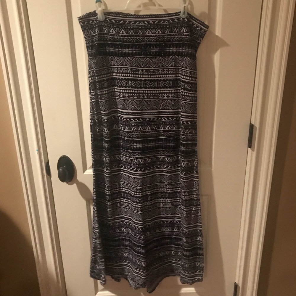 Black and white maxi skirt